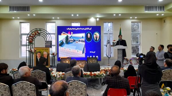 کلنگ نخستین مدرسه زنده‌یاد پیام راهب در قمصر به زمین زده شد