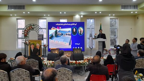 کلنگ نخستین مدرسه زنده‌یاد پیام راهب در قمصر به زمین زده شد