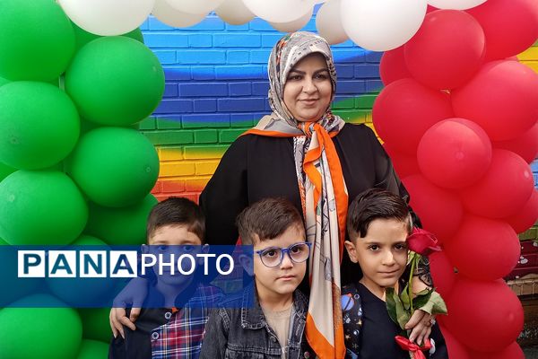 حضور پرشور کلاس اولی‌ها در جشن شکوفه های ناحیه دو شهرری 