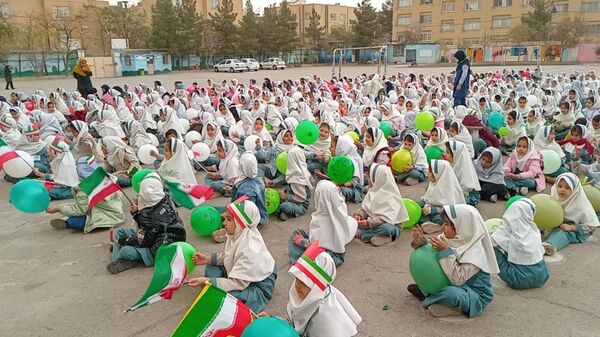 طلوع آگاهی در دل های کوچک؛ جشن روز دانش آموز در دبستان لطیفه