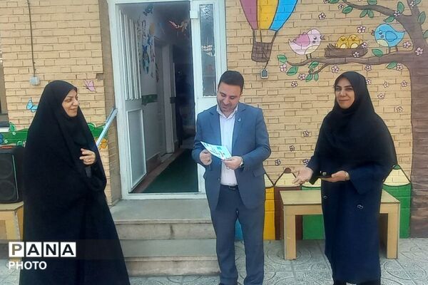 بازدید مدیر اداره تعلیم و تربیت شهرستانهای استان تهران از کودکستان فدک ناحیه دو شهرری 