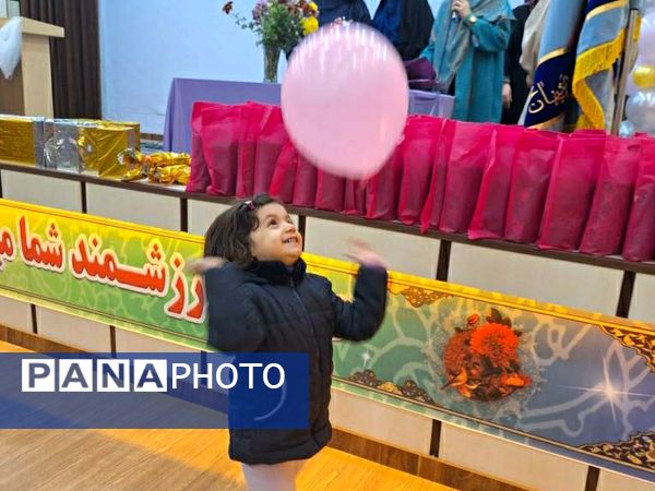 گرامیداشت معلمان و فارغ‌التحصیلان در دبیرستان شهید بابایی