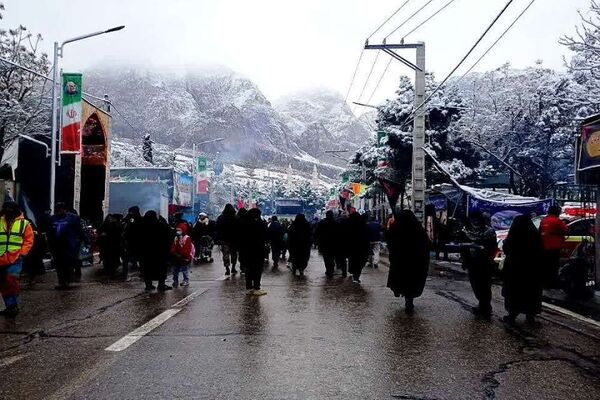 روز برفی گلزار شهدای کرمان 