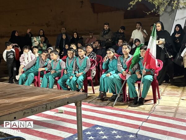 میدان داری دانش‌آموزان و معلمان یزدی
