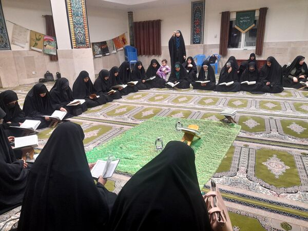 جزء خوانی قرآن کریم در حوضه بسیج خواهران آشخانه