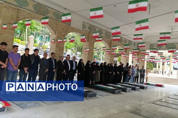 غبارروبی مزار شهدای رودهن توسط فرهنگیان و دانش‌آموزان دبیرستان ابن‌سینا 