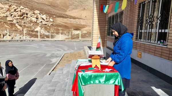 زنگ انقلاب در مدرسه فاروق منصور عباسی شهرستان اردل