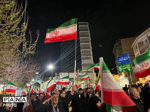 حضور مردم کرج‌ در شب سی و‌پنجمین  اجتماعات مردمی 