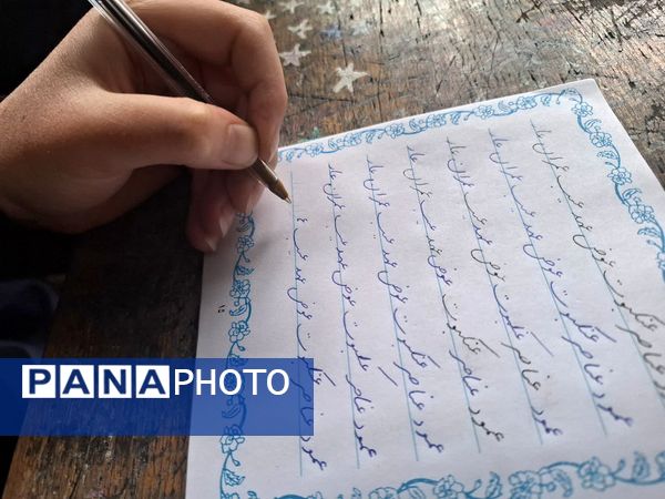 کلاس هنر خط و زیبایی شناسی  در دبیرستان دخترانه شهید رستمرودی ورامین