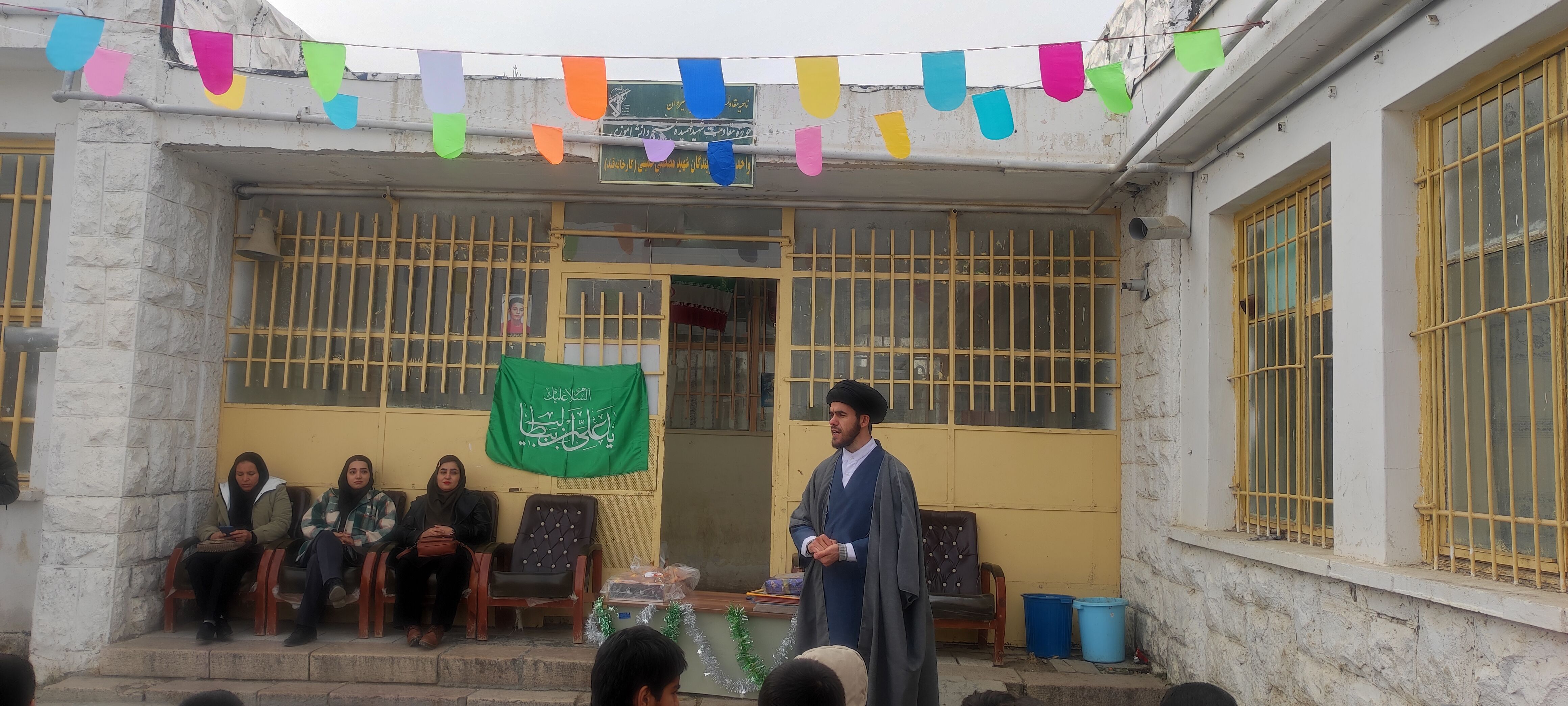 برگزاری جشن روز پدر به‌مناسبت ولادت حضرت علی(ع) در مدرسه ۱۲ فروردین کارخانه قند شیروان