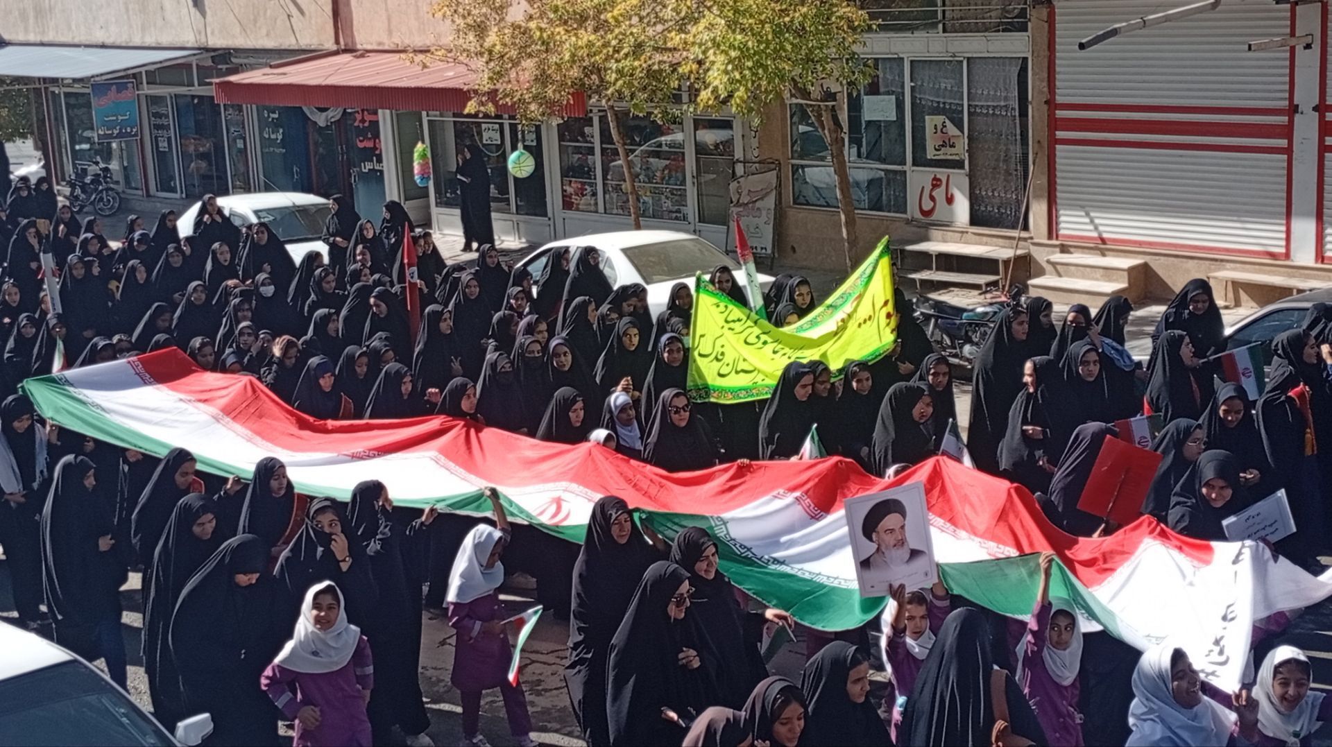  ۱۳ آبان؛ فریاد ایستادگی و عزت ایرانی در شهر بن 