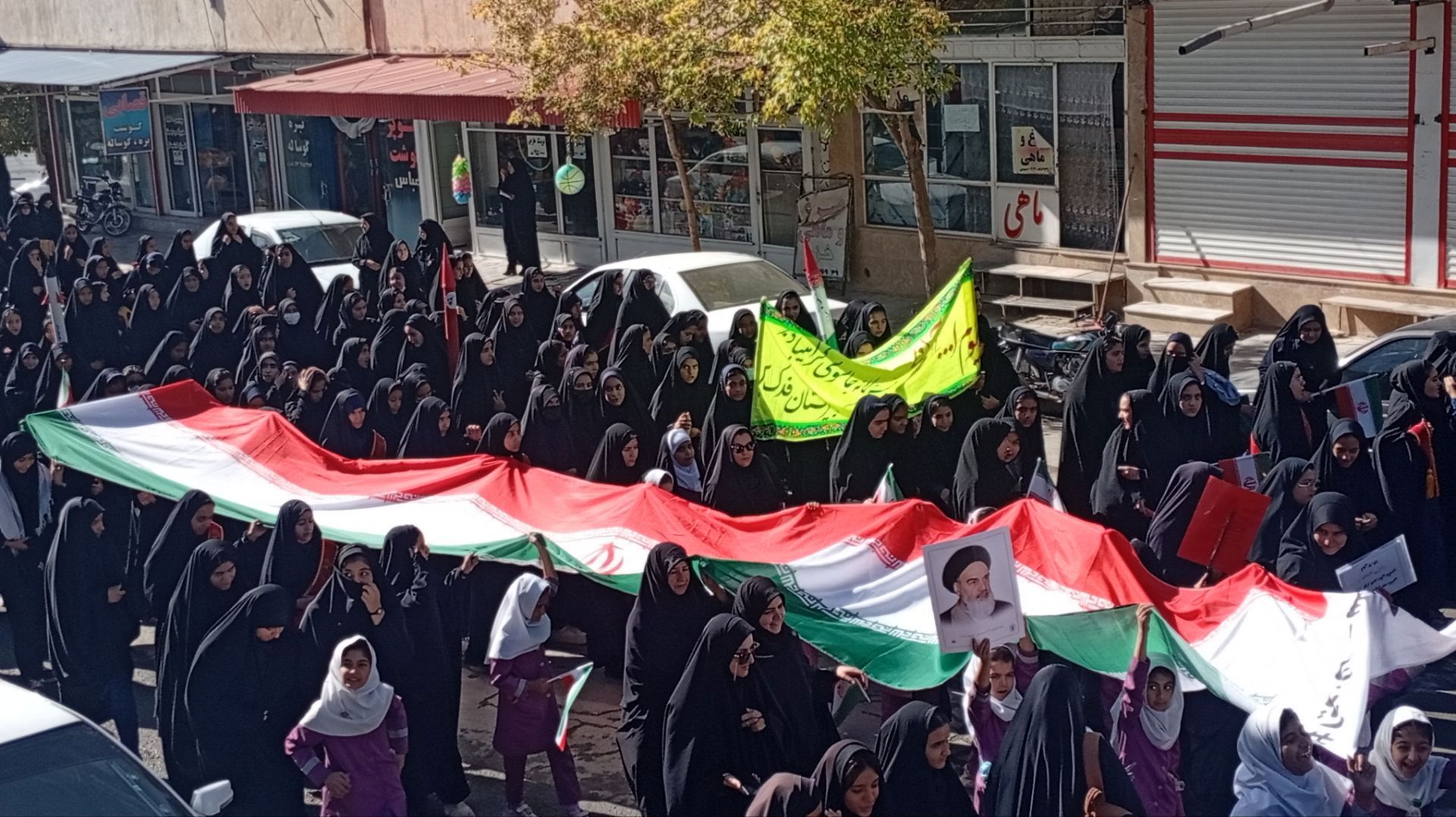  ۱۳ آبان؛ فریاد ایستادگی و عزت ایرانی در شهر بن 