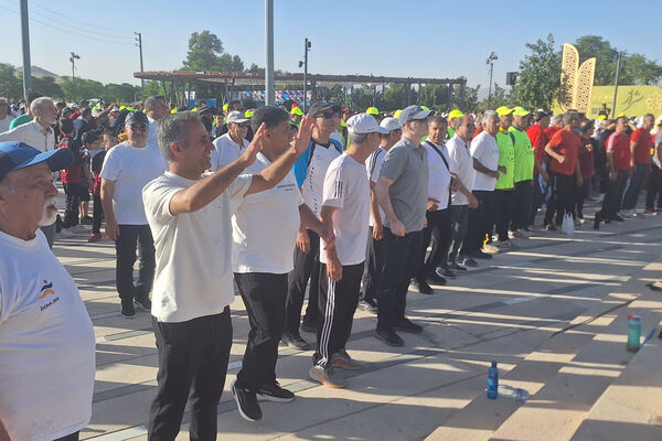همایش پیاده‌روی خانوادگی در شیراز 