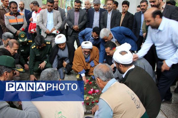 غبارروبی و عطر افشانی مزار شهدا در سملقان