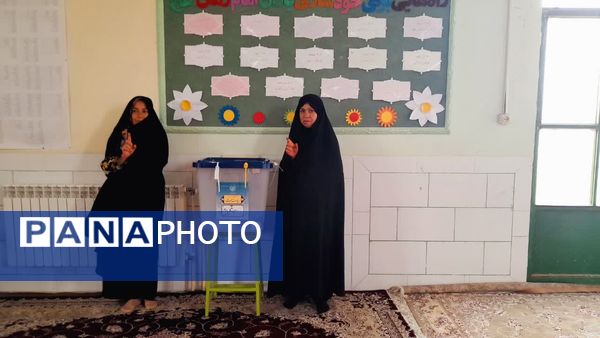 حضور شورآفرین مردم شهرستان راور در پای صندوق‌های رای