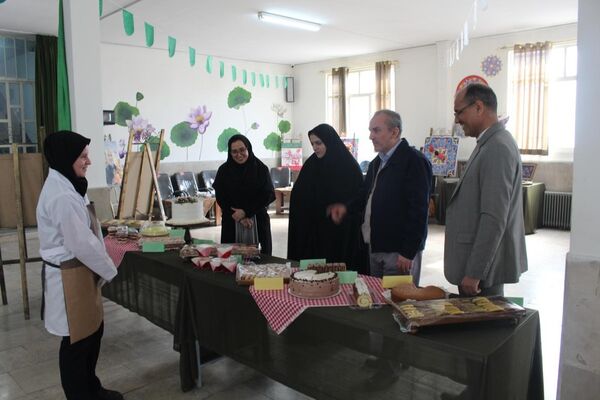نمایشگاه هنرجویان هنرستان حافظ به‌مناسبت ایام دهه فجر