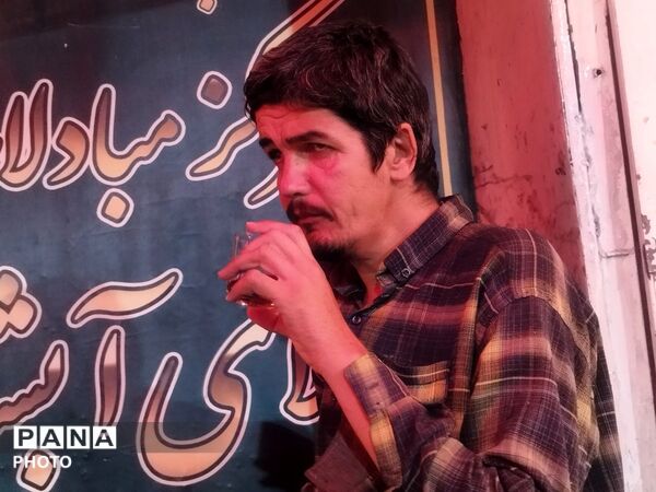 فعالیت چایخانه حضرت زهرا(س) در مسجد جامع نیشابور همزمان با هفته دفاع مقدس