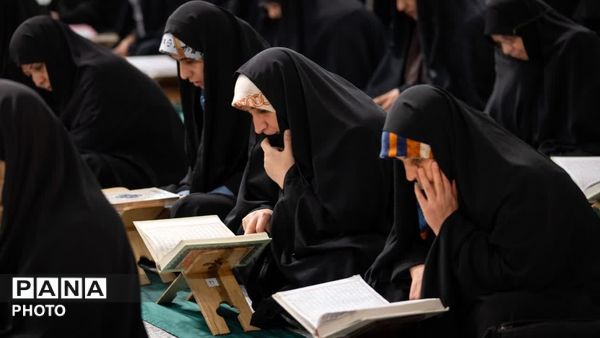 محفل انس با قرآن کریم در آخرین روز نمایشگاه قرآن در مصلی کرج