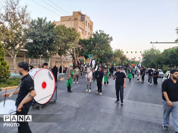  کاروان عظیم نوجوان کربلا در خیابان پروین 