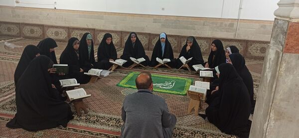 اعزام دانش‌آموزان شهرستان دره شهر به اردوی زیارتی قم