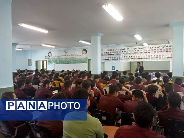 جشن ستارگان و تجلیل از پذیرفته شدگان کنکور ۱۴۰۴ دبیرستان نمونه آیت‌الله خامنه‌ای 