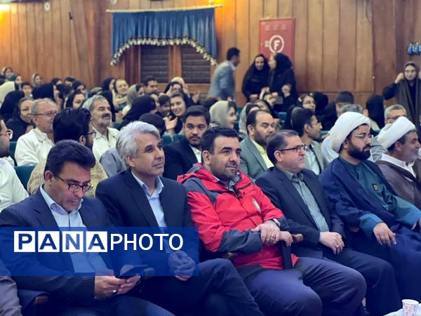 آیین تجلیل از جوانان، امدادگران، داوطلبان و مربیان هلال احمر کاشمر