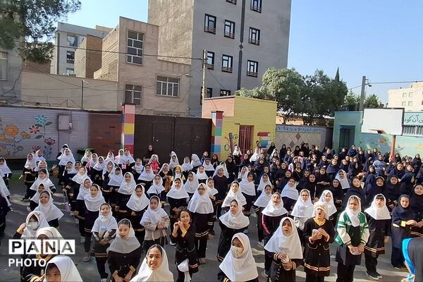 حضور دانش‌آموزان مدارس هنرمندان ری و کوثر شهرری در جشن ولادت حضرت زینب (س)