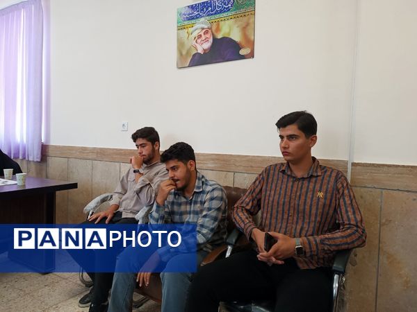 دیدار مدیر جدید آموزش و پرورش گناباد با جمعی از دانش‌آموزان