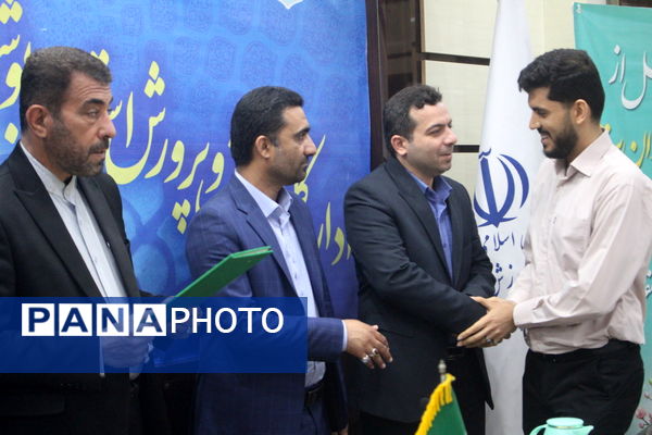تجلیل از معلمان جوان برتر  به مناسبت گرامیداشت هفته مقام معلم استان بوشهر