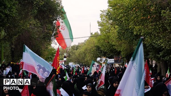 رزمایش «جانفدایان» با شعار «لبیک یا خامنه‌ای» در شهرستان بروجن