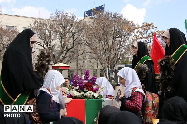 آیین تشییع پیکر معلم شهیده ندا امینی‌آذر 