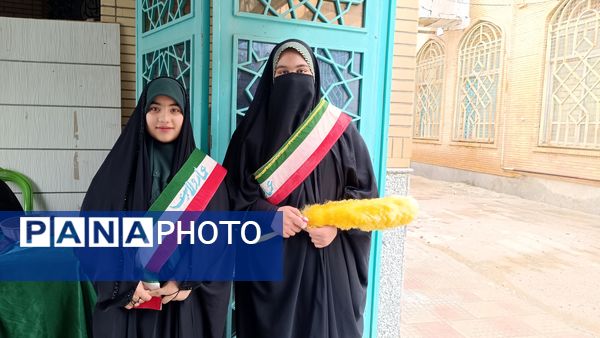 حضور پرشور دانش‌آموزان و فرهنگیان در نماز جمعه یاسوج