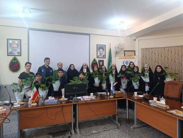 تجلیل از دانش‌آموز خبرنگاران پانا کاشان
