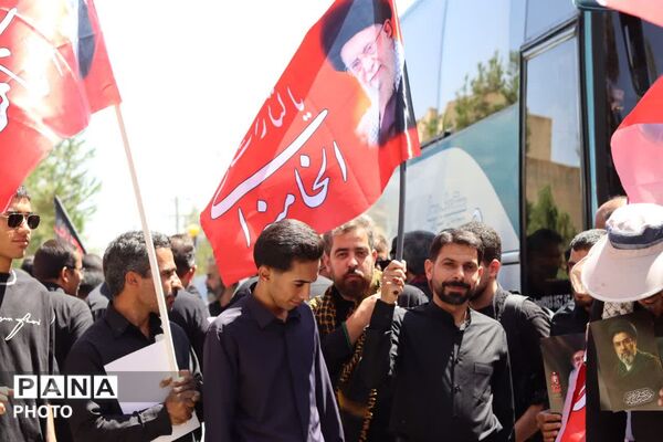 بدرقه کاروان زائران ابرکوهی به مراسم تشییع «رهبر شهید»