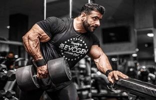 ژست گرگ پارسی برای رقبا در استیج آرنولد کلاسیک!