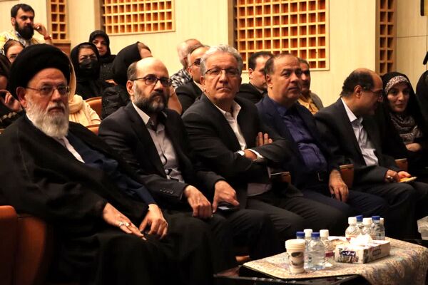 سند هویتی استاد ایرج افشار در یزد رونمایی شد