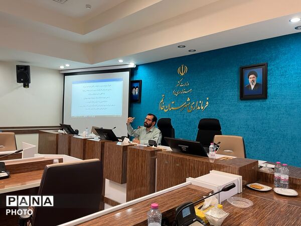 جلسه توجیهی مدارس رشدمدار با محوریت فهم قرآن در دبستان 