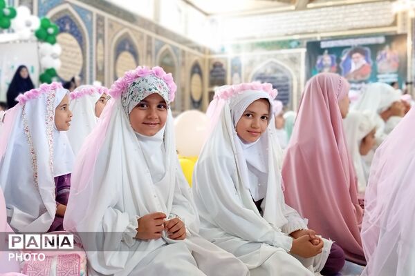 دختران نور در جشن بندگی