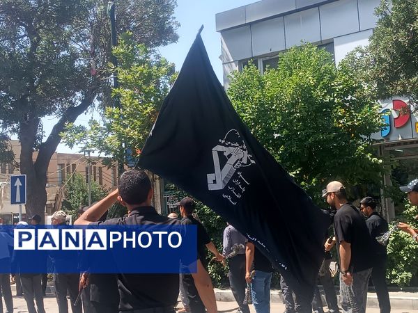 مراسم زنجیر زنی و سینه زنی به مناسبت سالگرد رحلت امام در نیشابور 