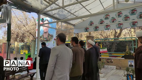 گلباران مزار شهدا به‌مناسبت آغاز هفته کانون‌های فرهنگی و تربیتی در قم