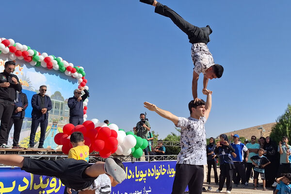 همایش پیاده‌روی خانوادگی در شیراز 