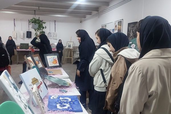 همدلی دانش‌آموزان، اولیاء و معلمان در جشن خلاقیت هنرستان کارآفرینان بهارستان دو