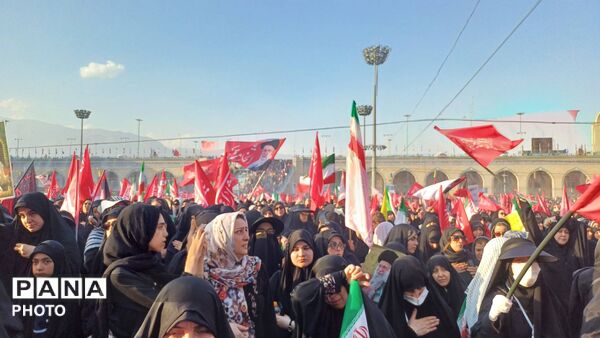 حضور فرهنگیان در آیین وداع با پیکر مطهر رهبر شهید در مصلی تهران 