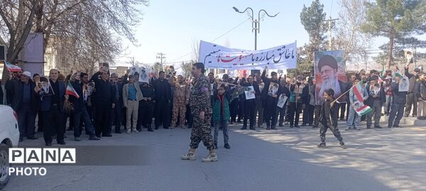 خروش انقلابی نمازگزاران سملقان در خیابان‌های شهر