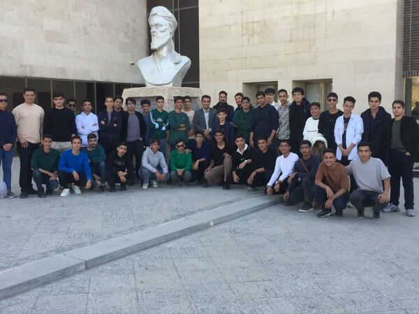 بازدید دانش آموزان دبیرستان نمونه آیت‌الله خامنه‌ای از دانشکده پزشکی دانشگاه فردوسی مشهد