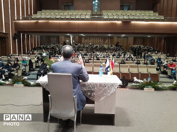 جلسه اولیا مربیان پایه هشتم دبیرستان مصلی نژاد حضرت زهرا 