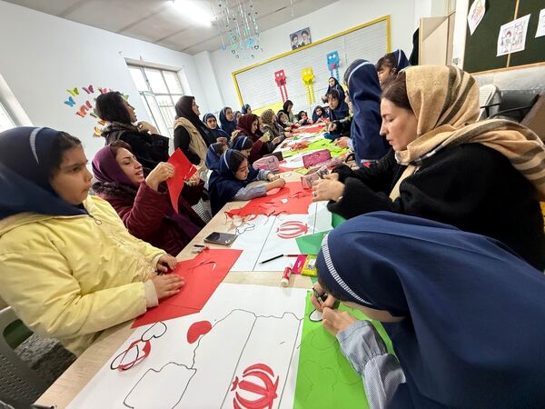 رویداد مادر دختری با محوریت پرچم ایران در مدرسه المهدی ناحیه 2 کرج 