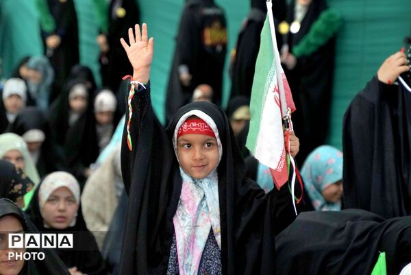  شور و شعور دخترانه در جشن میلاد حضرت معصومه (س) در همدان