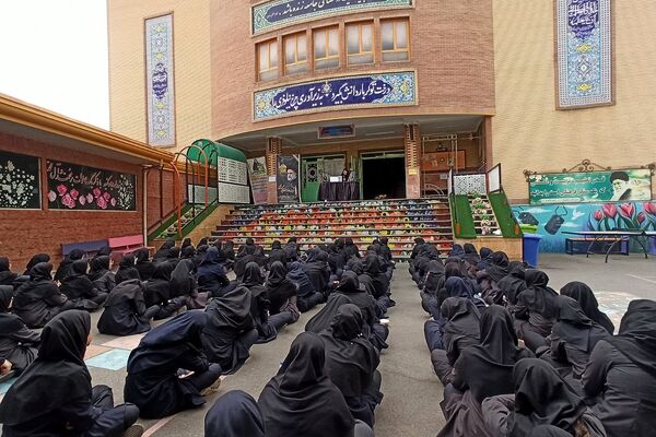 بزرگداشت شهدای خدمت در دبیرستان شاهد ندای فاطمه (س) ناحیه دو شهرری 