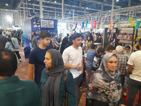 نمایشگاه بین‌المللی لوازم‌التحریر مشهد با استقبال دانش‌آموزان